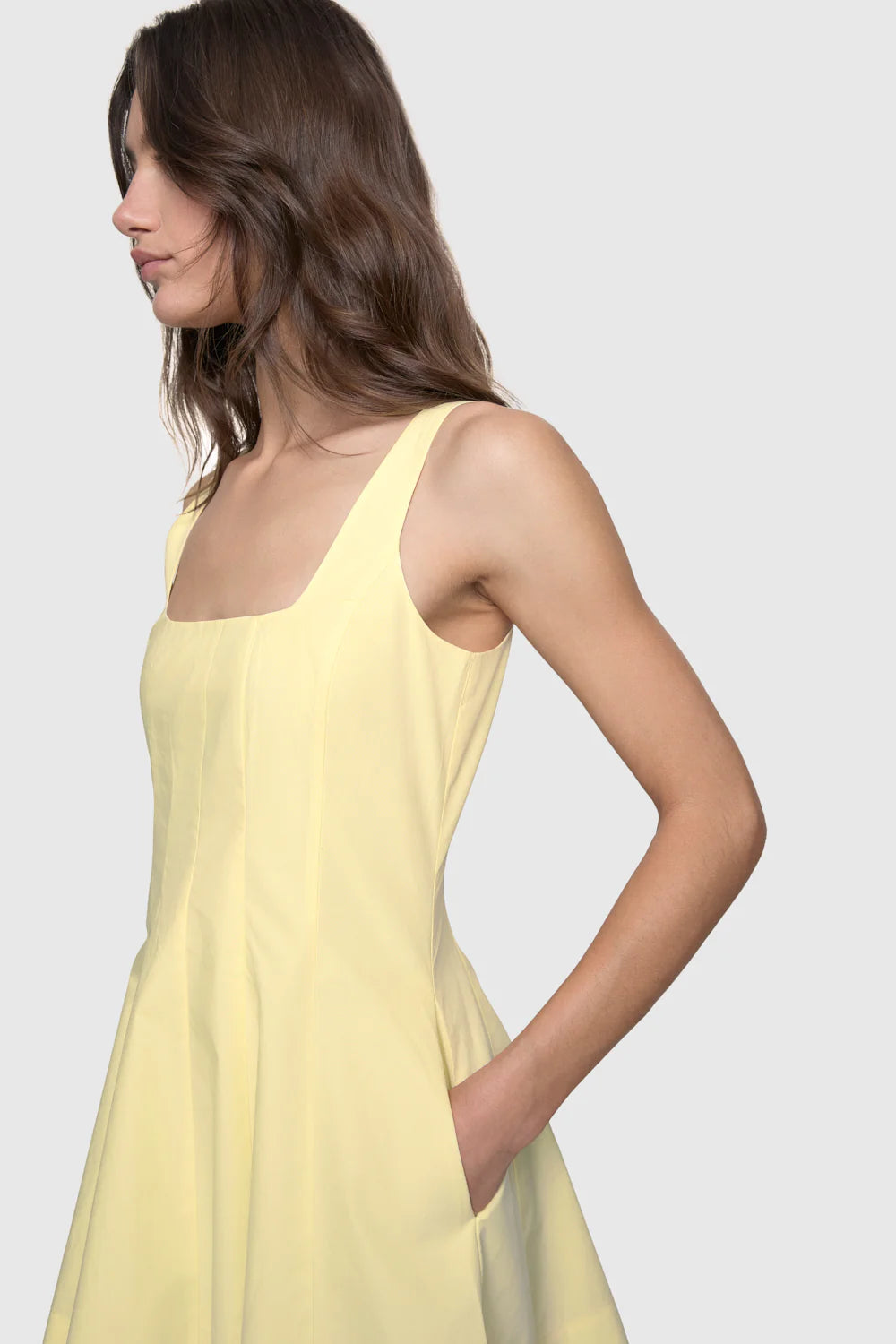 Selena Vestido con costuras amarillo